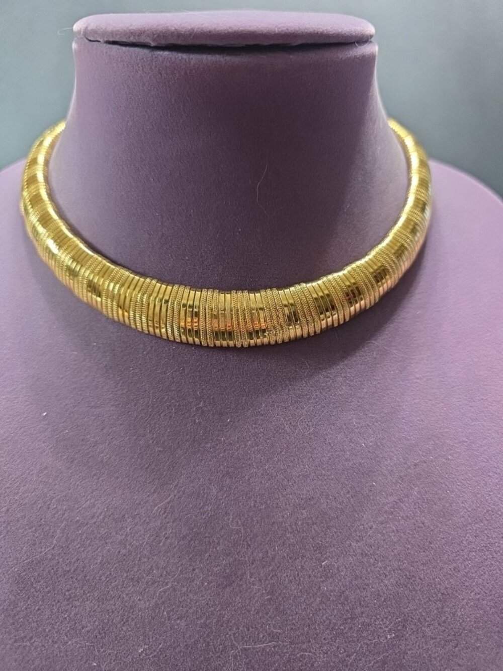 Vintage Trifari Gold Tone thick Choker 16 1/2" Snake Chain Statement Necklace